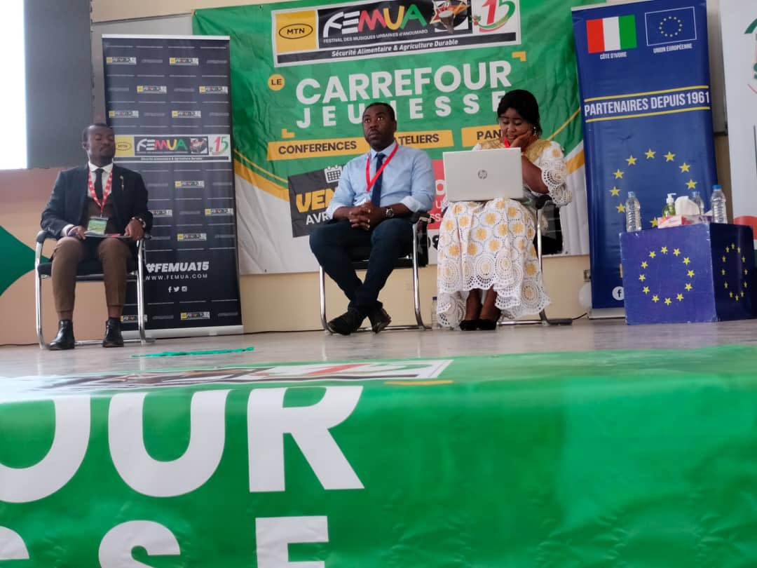 francescaDM_EU's tweet photo. Au delà de l’appui aux supers concerts du @FEMUAOfficiel l’UE a organisé à Bouaké un carrefour jeunesse autour des métiers de l’agriculture. J’espère que vous avez bien profité et trouvé votre inspiration. L’agriculture durable, c’est chic. Merci @asalfomagic de la collaboration. https://t.co/YLgZ7BnKh8
