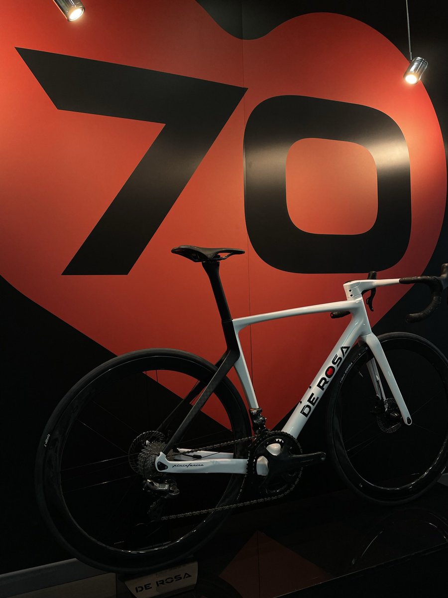 22 mesi di inteso lavoro, grazie allo staff De Rosa, grazie a Pininfarina, con loro abbiamo ridefinito la bicicletta. 70 è la De Rosa più evoluta di sempre. 
#derosa 
#70
#cuorerosso
#pininfarina