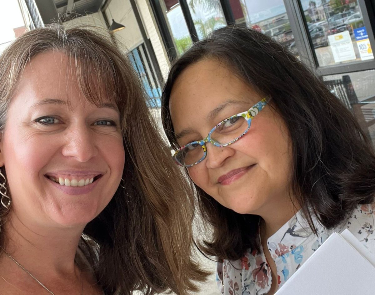 BshsOrch's tweet photo. #ThankYou Sending these parents some major #kudos Courtney and Elizabeth spoke to so many folks today about supporting #BSHSOrchestra and then surprised @arielkerr1983 with the pic and news. #orchestralove #stringlife #membershipcommittee https://t.co/uhNFKLEUHa