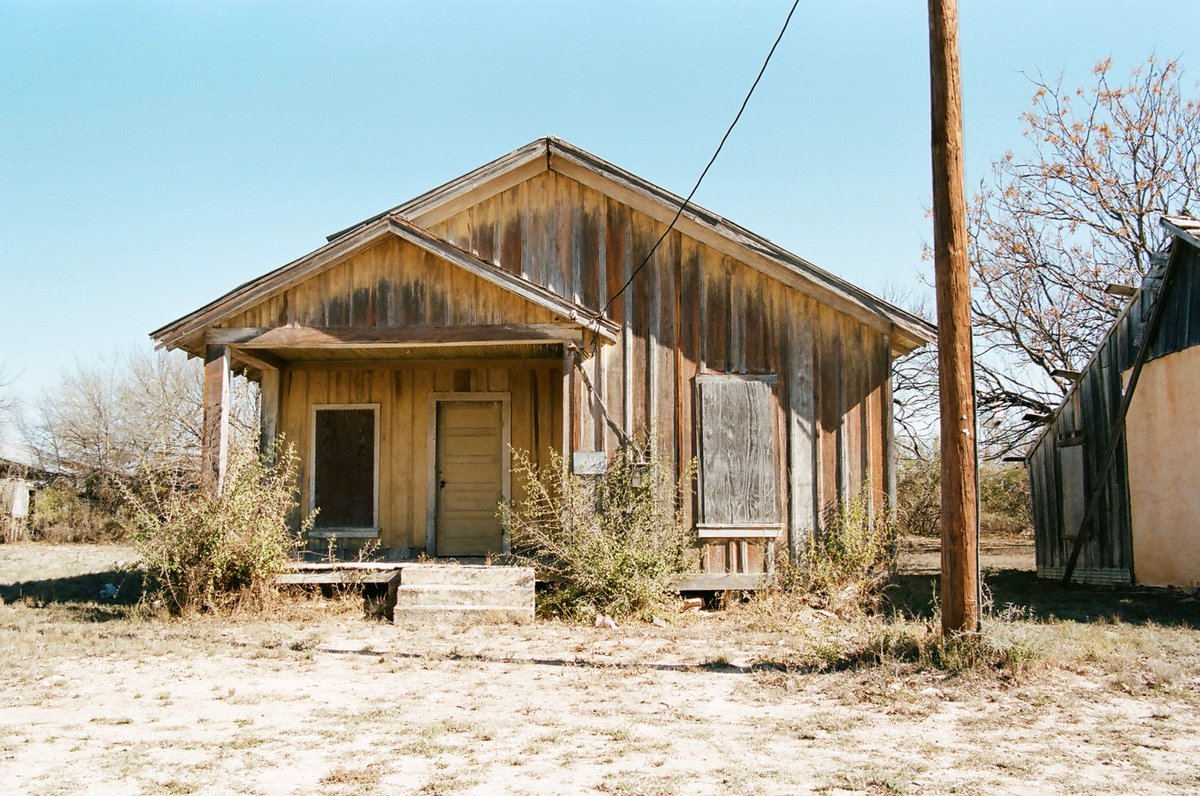katswansey's tweet photo. seen around brackettville, texas

🎞️ @kodak portra 400
📷 canon elan 7ne https://t.co/V1oiLSk3P5