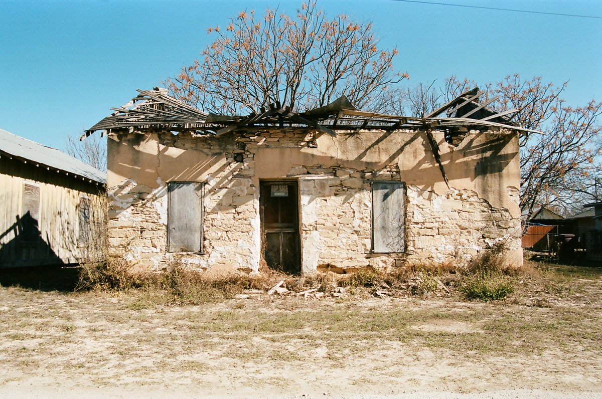 katswansey's tweet photo. seen around brackettville, texas

🎞️ @kodak portra 400
📷 canon elan 7ne https://t.co/V1oiLSk3P5