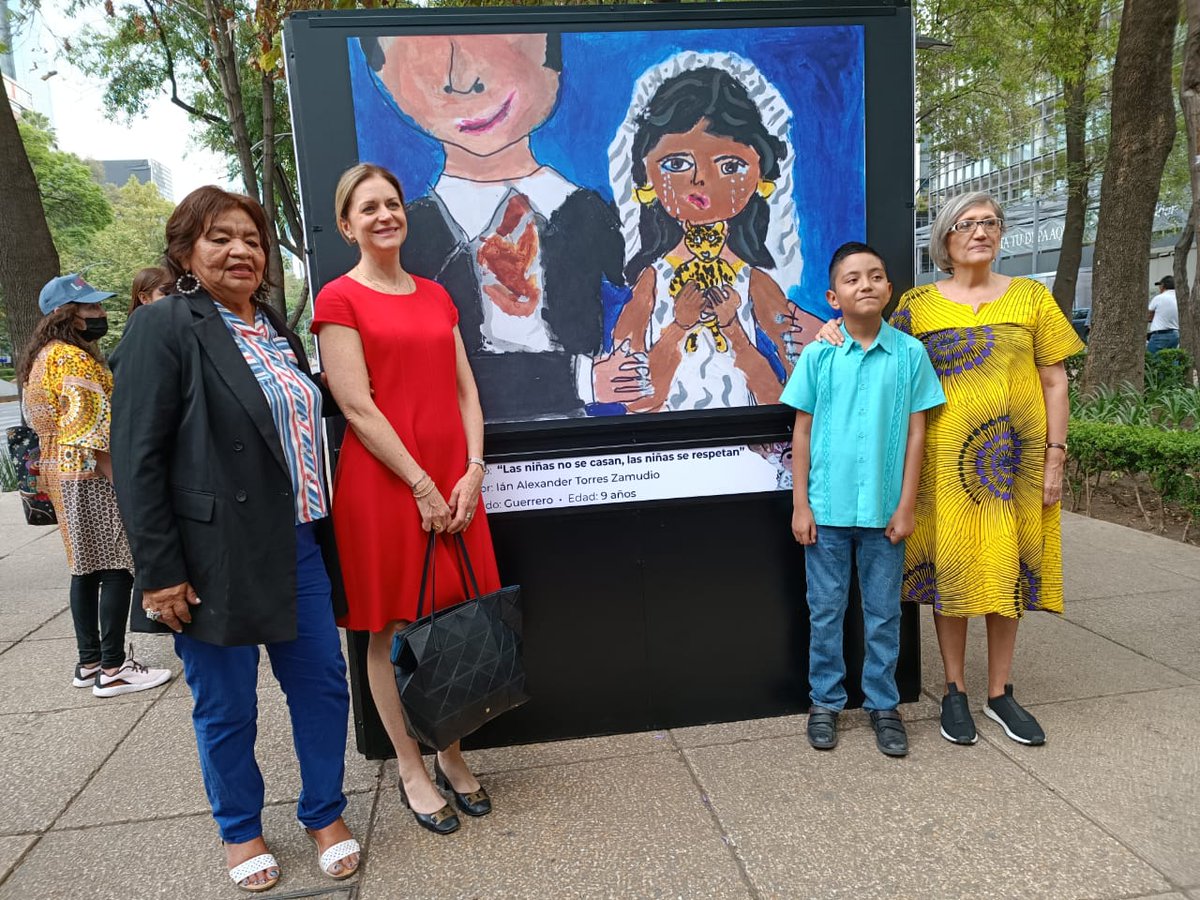 CoespoGro's tweet photo. Guerrero presente en la exposición de dibujos y de la publicación "Niñez interrumpida" Matrimonio infantil y adolescente en México ,dónde participó Danna e Ian respectivos ganadores en la fase Nacional.

#DíaDeLaNiñaYelNiño https://t.co/pdJTFoDCJt