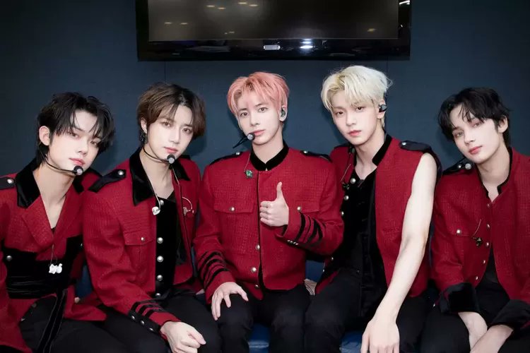 GimbapBlog2's tweet photo. Egalement, avec #TheNameChapter_Temptation, les #TXT sont :
- N°4 du Billboard World Albums
- N°10 du Billboard Top Albums Sales
- N°10 du Billboard Current Album Sales
- N°67 du Billboard Artist 100. https://t.co/JlTQZp9RM3