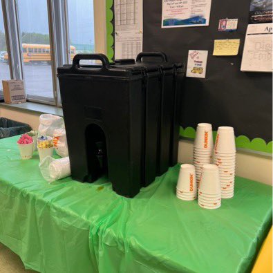 pto_mhs's tweet photo. Thank you to all of our amazing bus drivers💚 we appreciate all you do to get our students to and from school safely #masoncomets https://t.co/nZINUM1wya