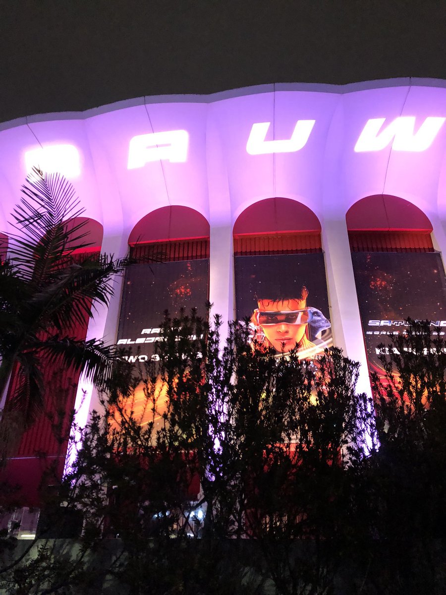 rauwalejandro's tweet photo. LOS ANGELES WAS LIT 🔥 🪐🌵 KIA FORUM GRACIAS POR TODO 💙 https://t.co/MEVq4LCT9o