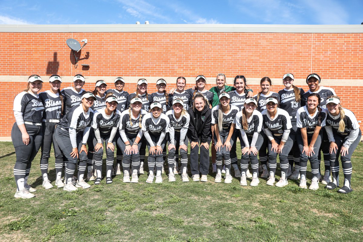 OBU_Softball's tweet photo. This team 🥹 https://t.co/YJAo6D8DD3