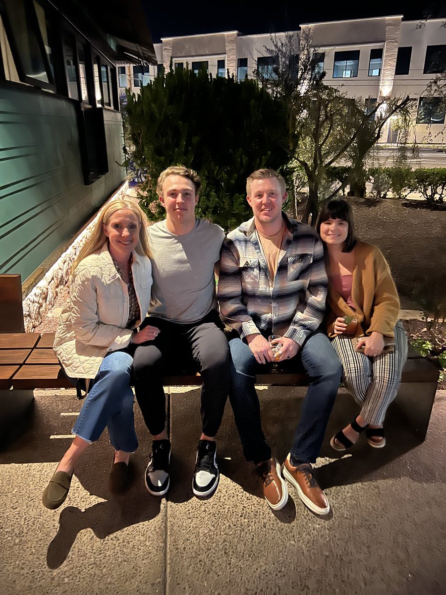 amynoelle222's tweet photo. Blessed with this amazing human 29 years ago today 💙 We love you kid!! Happy Birthday!!! 🥳 @Cleavinger14 https://t.co/287zHDTECn