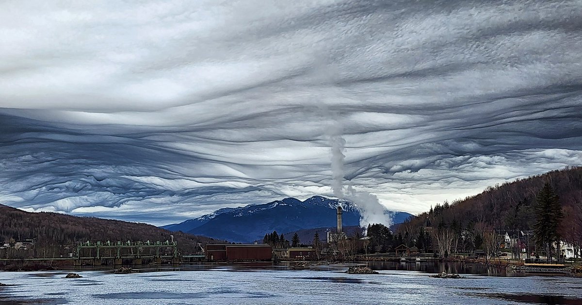 Some cool asperitas clouds over Berlin, NH this morning.

#nhwx #nh #mountains #clouds