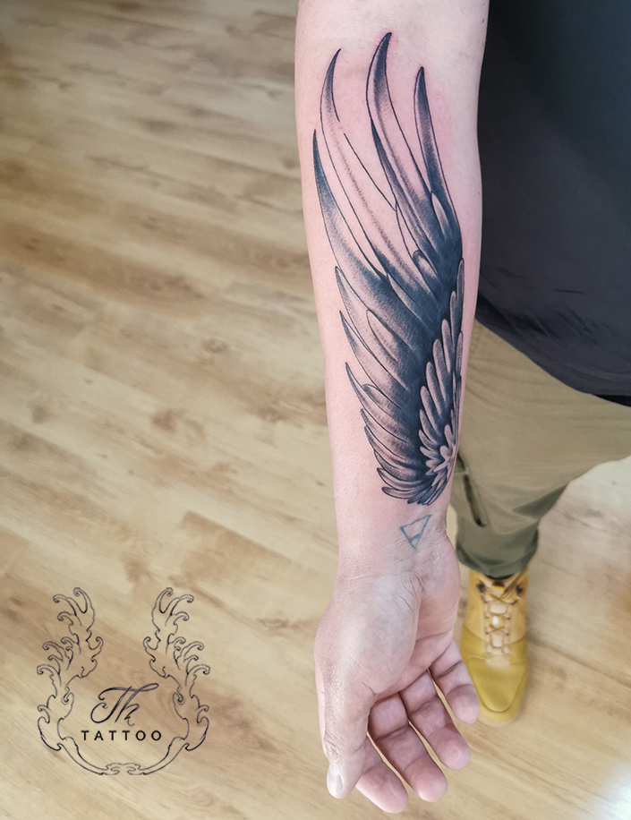 Wing tattoo / Tatuaj aripa  antebrat
#thtattoo #wings #tattoo #tattooartist #tattoos #tatuaj #tatuaje #tatuajebucuresti #tattoosbucharest #bucharestink #bestinkbucharest #cooltattoo #armtattoo #tatuajebaieti #tatuajemana #tatuajaripa #inked #inkedboys
tatuajbucuresti.ro