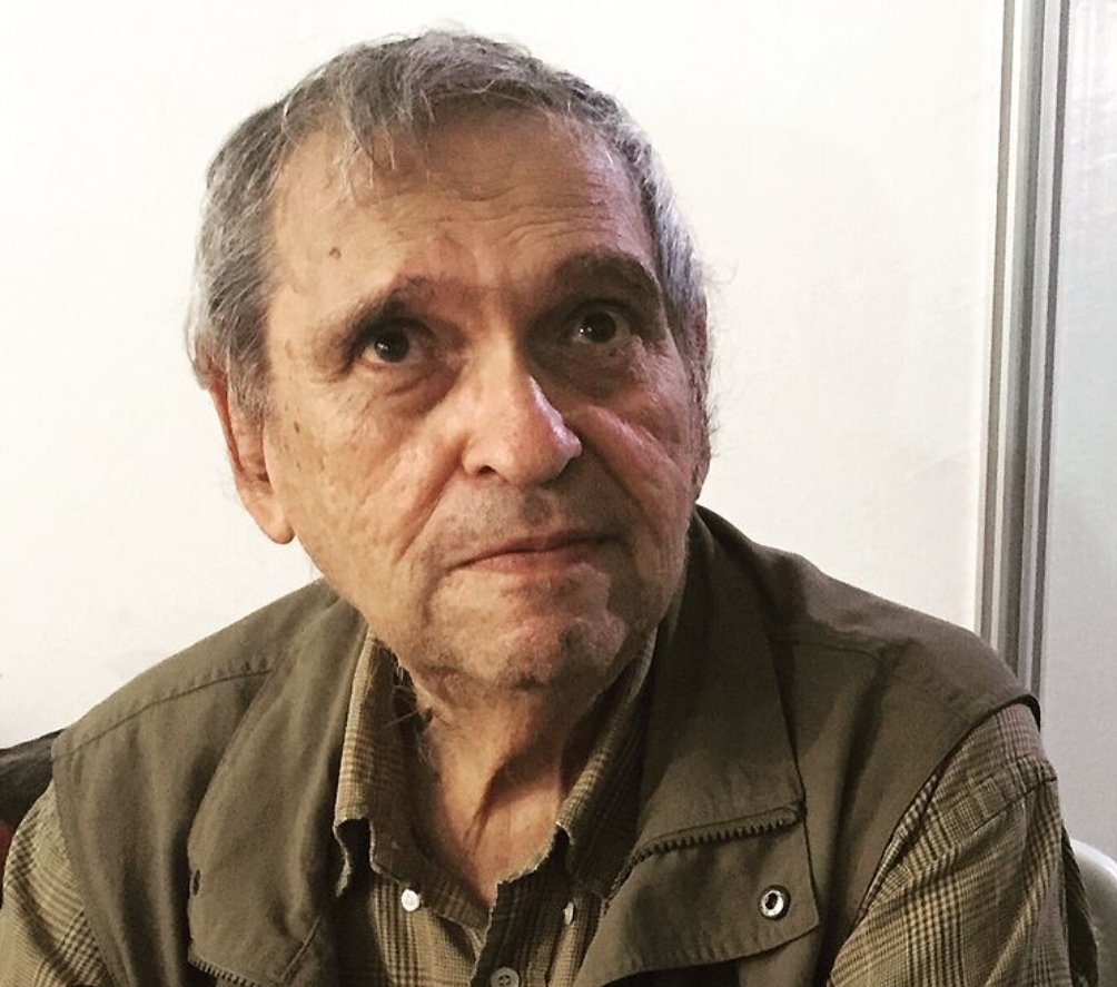 Como no lo transmitirá VTV, para el que nunca ha existido, difundan este link, cortesía de <a href="/LaPoeteca/">La Poeteca</a> para ver la entrega del premio Cervantes al gran Rafael Cadenas, orgullo de nuestras letras y luz en estas tinieblas.
Mañana lunes a las 6 a.m.
youtube.com/live/J6CWfPdVl…