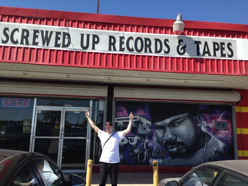 .<a href="/nowhitetee/">No White Tees</a> 

Rap records for the next hour from the No White Tees crew: nts.live/1