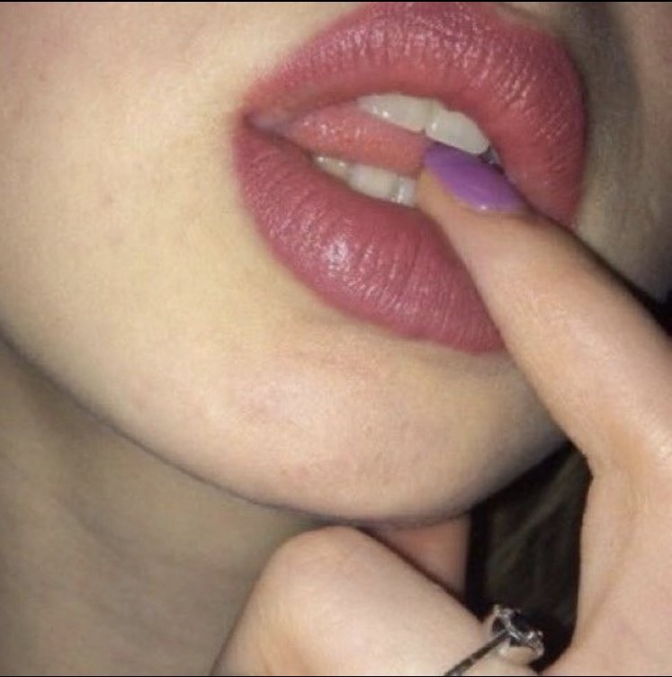 الجاد يرسل رقمه واتس