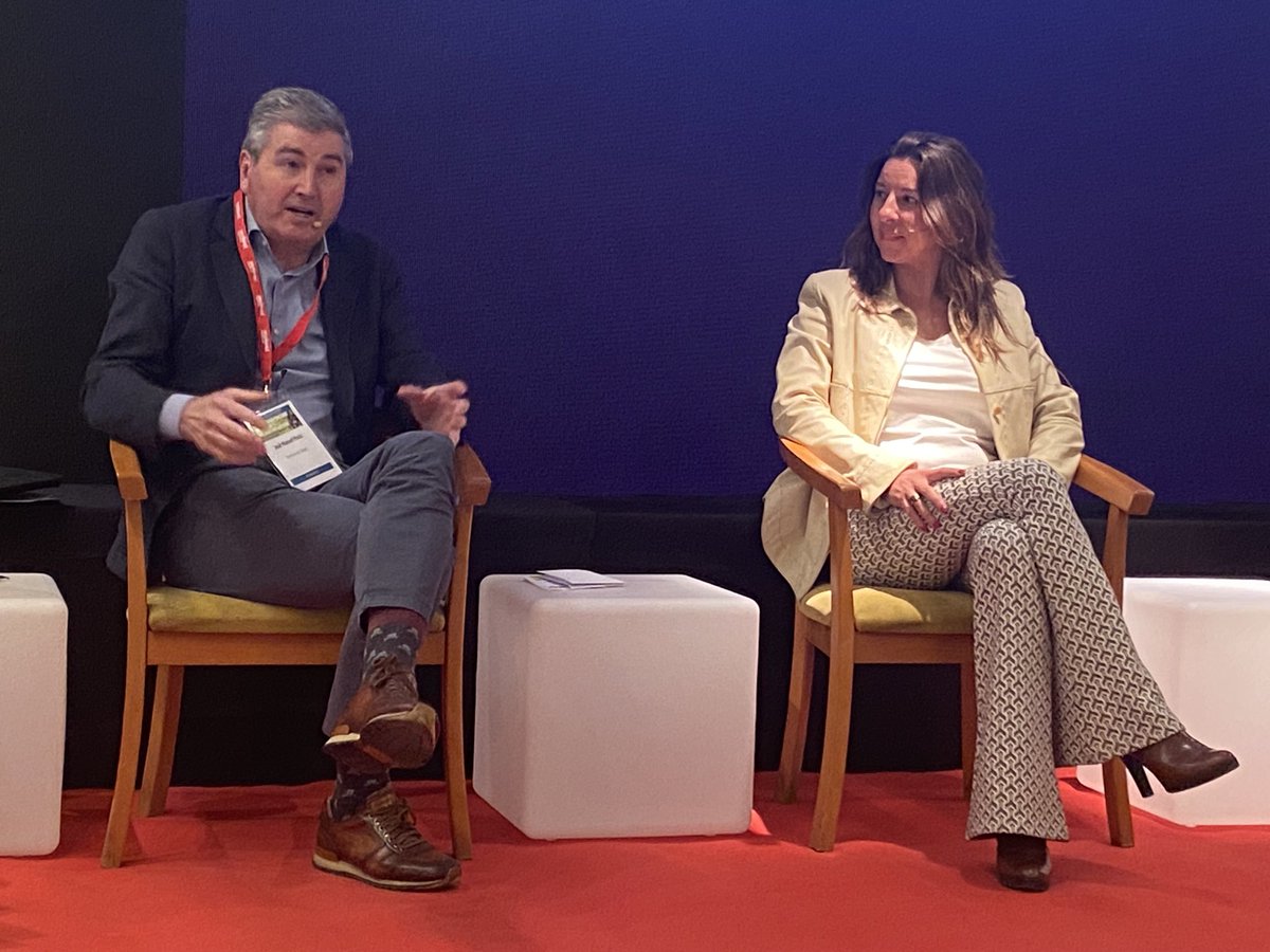 perezovejas's tweet photo. Fue un placer formar parte de la mesa redonda sobre “ claves de futuro de la viticultura en la D.O Ribera del Duero “, organizada por la publicación especializada “Tierras”.

En la foto, junto a Belén Sanz Cid.

#bodegaboutique 
#dominiodecalogia 
#tierras 
#riberadelduero https://t.co/kjZQnl9oAB