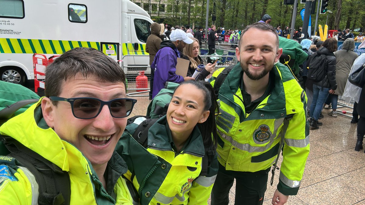 A great day working at the #LondonMarathon today! A bit rainy, a bit windy but everyone did amazing. Big thank you to <a href="/TfL/">TfL</a> for letting us use the DLR to get to patients on the other side of our sector!