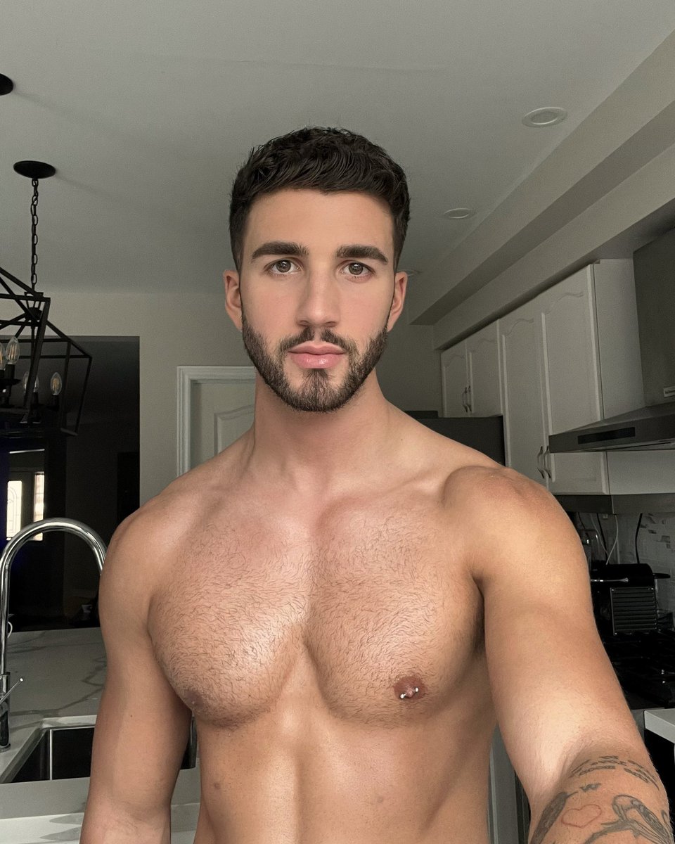 Fua2mEMX0Ag3v3i?format=jpg&name=medium