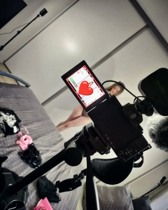 On tourne le #vlog N9 ! 🥰❤️ J'esp&egrave;re que vous serez nombreux &agrave; le regarder 🤗 Bisous 😘😘 #DonBelle #girl<a href="/tag/vlog"class="tags">#vlog</a><a href="/tag/model"class="tags"><span>#model</span></a><a href="/tag/girl"class="tags"><span>#girl</span></a><a href="/tag/youtube"class="tags"><span>#youtube</span></a><a href="/tag/fr"class="tags"><span>#fr</span></a><a href="/tag/ph"class="tags"><span>#ph</span></a><a href="/tag/camgirl%D9%90"class="tags"><span>#camgirlِ</span></a><a href="/tag/donb"class="tags"><span>#donb</span></a>