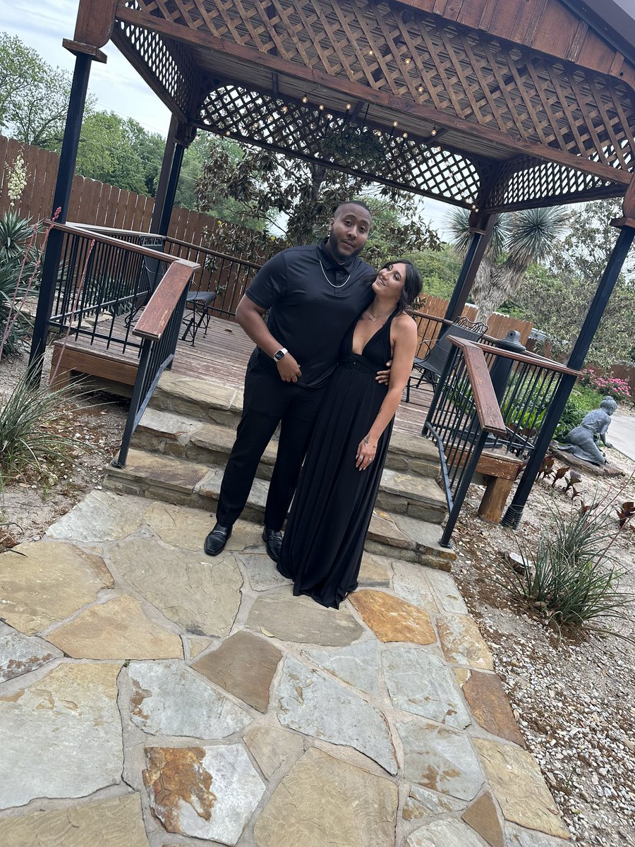AmandaApril0613's tweet photo. Forever my plus one 🖤 https://t.co/DioAK7Xale