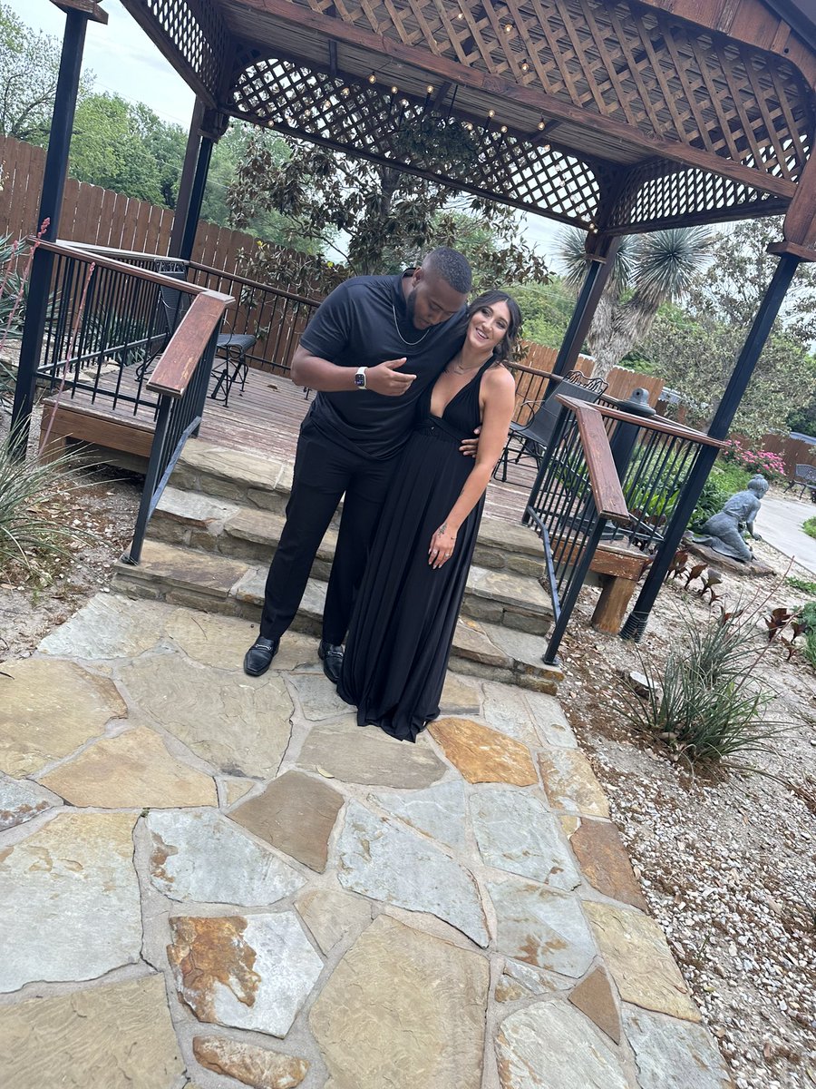 AmandaApril0613's tweet photo. Forever my plus one 🖤 https://t.co/DioAK7Xale