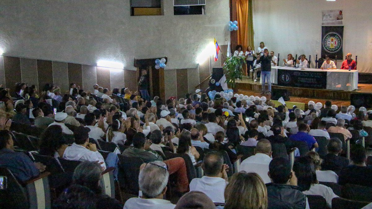 prospericarlos's tweet photo. Reunidos con las estructuras de nuestro glorioso partido en el Mcpio. Libertador - Mérida, afinando detalles de cara a las #Primarias2023, con organización y
disciplina garantizaremos la victoria y recuperaremos la libertad de nuestro País #UnidosXVenezuela https://t.co/IokJj39MyZ