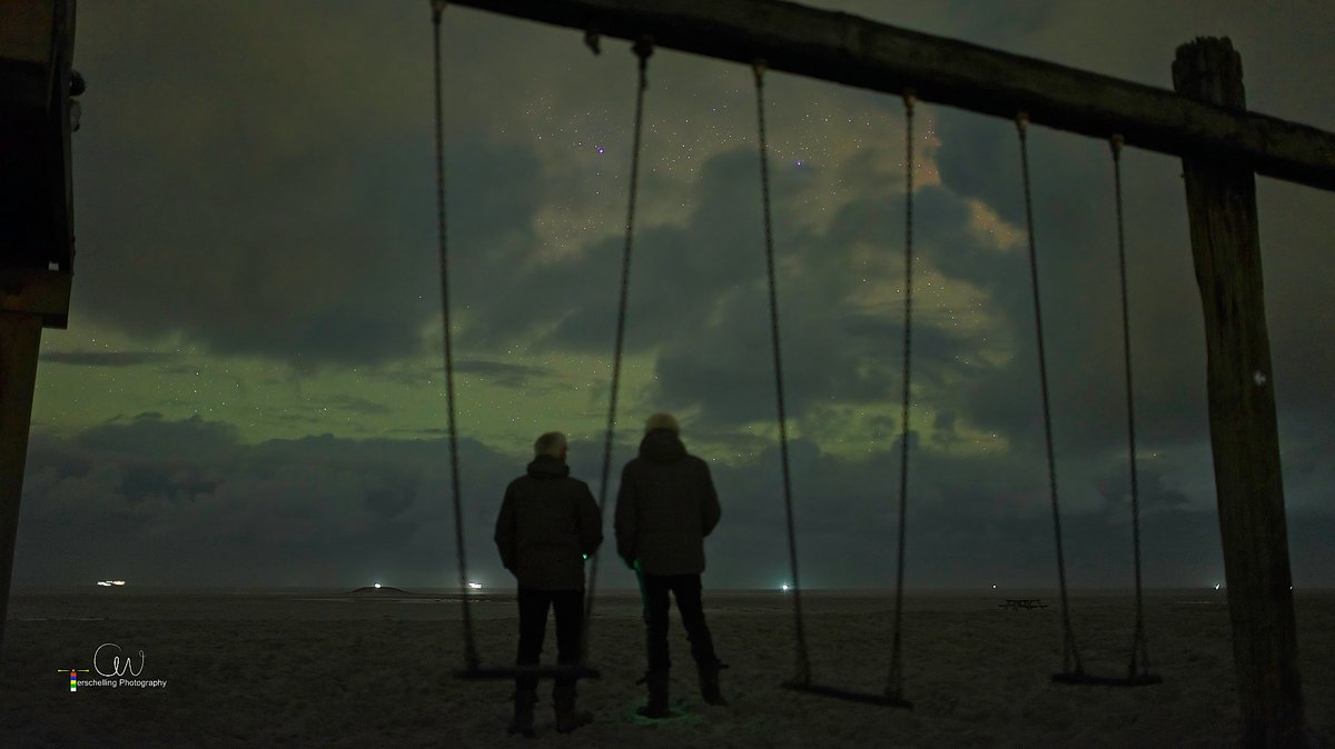 Nu een Kp5 en een G1 zonnestorm, dus mogelijk #poollicht. Normaal zou ik met @SytseSchoustra op het strand van #Terschelling staan maar het weer en #ALS gooit ernstig roet in het eten. Voor Sytse betekend #ALS bv nooit meer poollicht zien. @ALSnederland rtlnieuws.nl/nieuws/nederla…