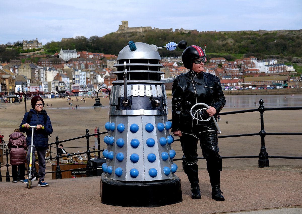 snapperponter's tweet photo. Sci Fi Scarborough ....inhabitants of the Galaxy descend @TheScarboroNews @yorkshirepost #scifiscarbs #starwars #DrWho @scarboroughspa #scifi #yorkshirecoast https://t.co/tEzHRQMLmt