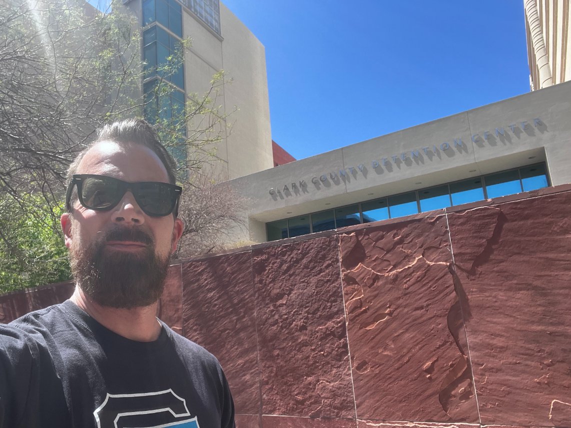 Many people know that my story ends with Stanford and Boston University, but few know how my story begins. Well, this is it. Returning to the Clark County Detention Center this past week was very surreal. I spent 20 months in this jail awaiting trial and then sentencing. 🧵🪡