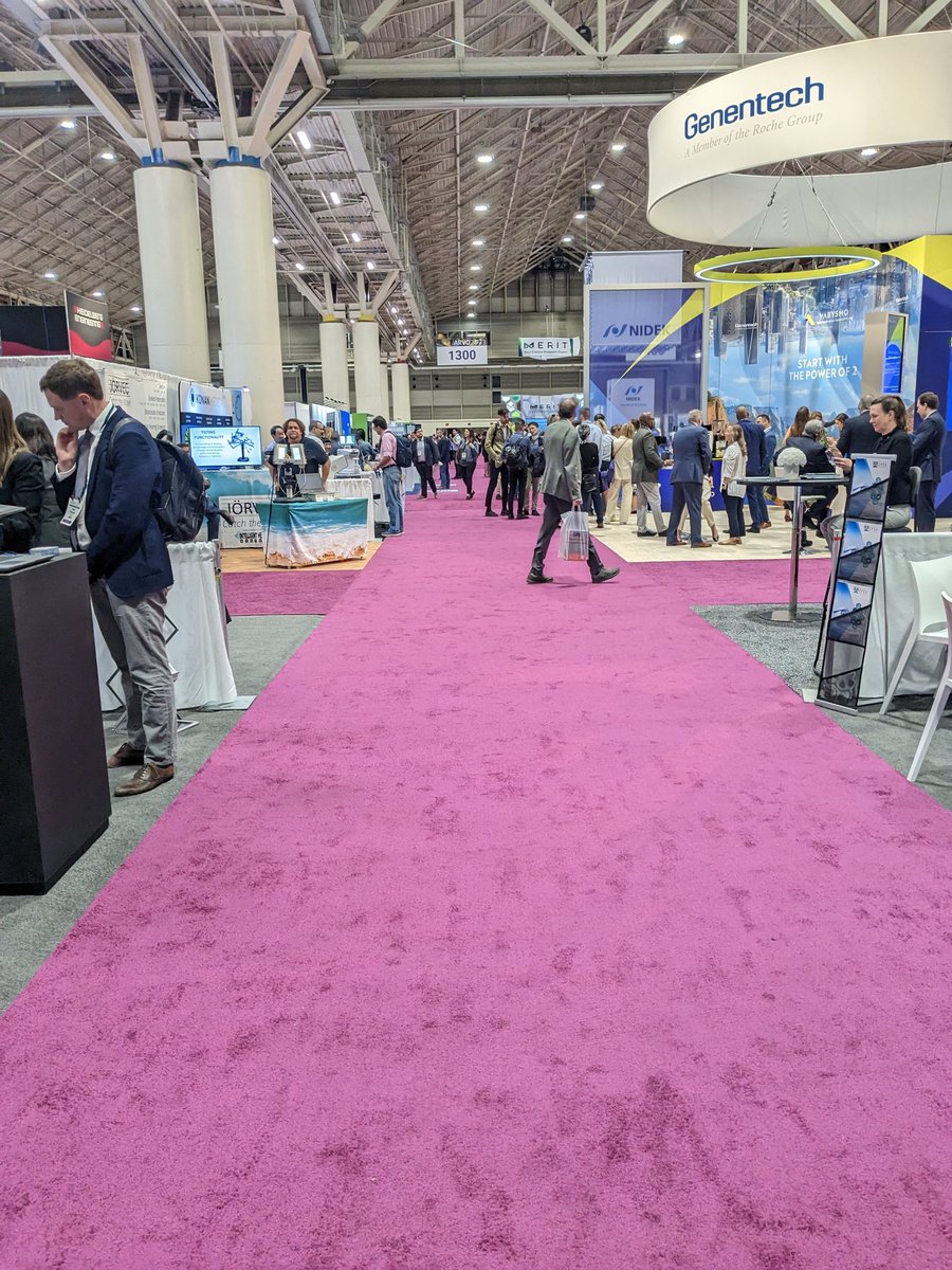 Enjoying all the posters and talks here at #ARVO2023 this year! Looking forward to learning all the new things 🤩