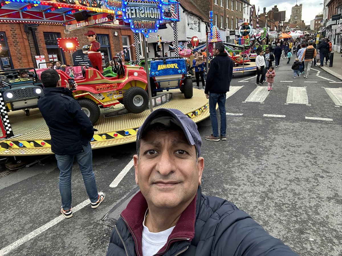 hiteshkkaria's tweet image. 🏴󠁧󠁢󠁥󠁮󠁧󠁿Happy St George’s Day🏴󠁧󠁢󠁥󠁮󠁧󠁿 

A great turnout to celebrate in #Pinner  with great music, food &amp;amp; fun had by all local residents! 

Special thanks to organisers &amp;amp; all contributing including @PinnerAssociat #RotaryClubofPinner 
@MPSPinnerSouth @MPSPinner @PinnerLocal @PinnerBizClub