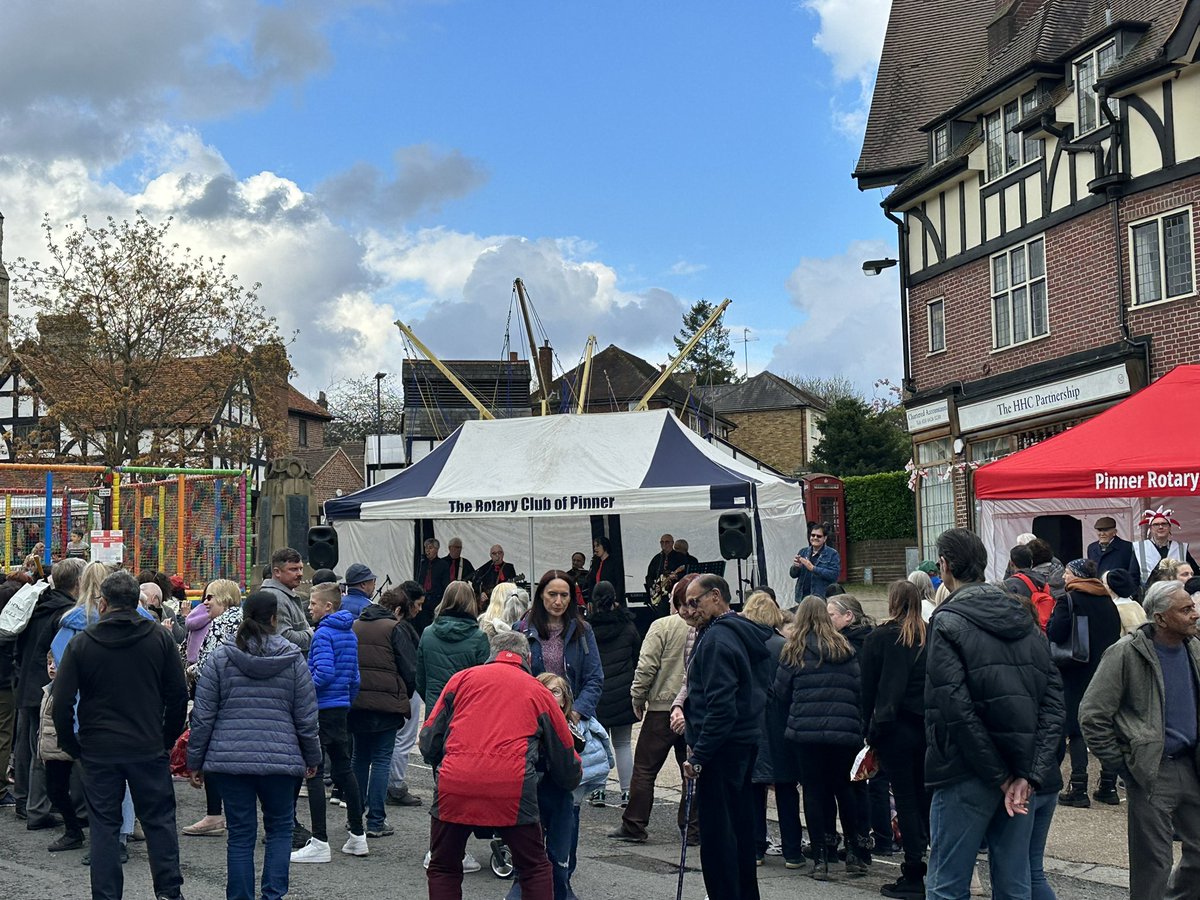 hiteshkkaria's tweet image. 🏴󠁧󠁢󠁥󠁮󠁧󠁿Happy St George’s Day🏴󠁧󠁢󠁥󠁮󠁧󠁿 

A great turnout to celebrate in #Pinner  with great music, food &amp;amp; fun had by all local residents! 

Special thanks to organisers &amp;amp; all contributing including @PinnerAssociat #RotaryClubofPinner 
@MPSPinnerSouth @MPSPinner @PinnerLocal @PinnerBizClub