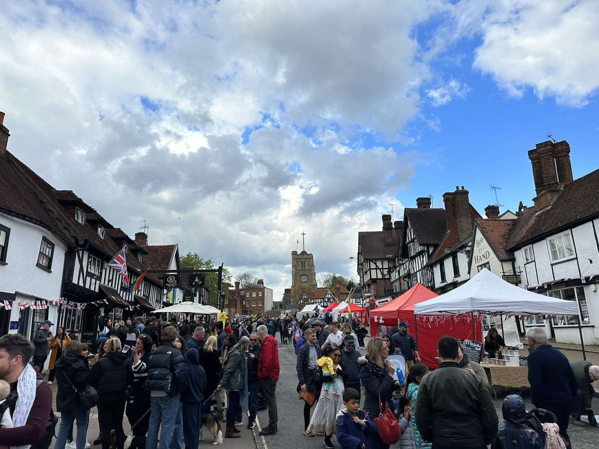 hiteshkkaria's tweet image. 🏴󠁧󠁢󠁥󠁮󠁧󠁿Happy St George’s Day🏴󠁧󠁢󠁥󠁮󠁧󠁿 

A great turnout to celebrate in #Pinner  with great music, food &amp;amp; fun had by all local residents! 

Special thanks to organisers &amp;amp; all contributing including @PinnerAssociat #RotaryClubofPinner 
@MPSPinnerSouth @MPSPinner @PinnerLocal @PinnerBizClub