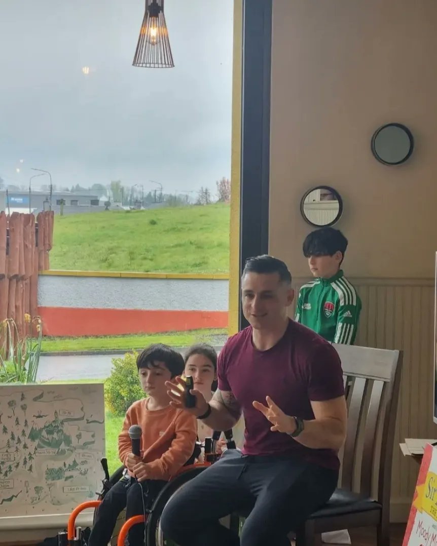 David King tweet media