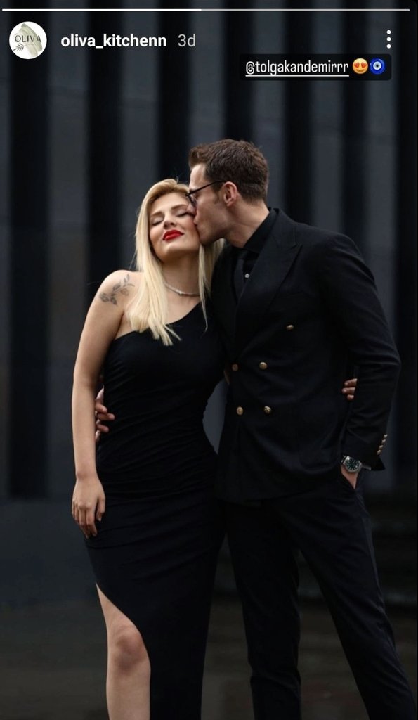 hem fotoğrafın güzelliği hemdee tolga'nın annesinin paylaşması beni bitirdiiiiii ❤️😔

#AyTol