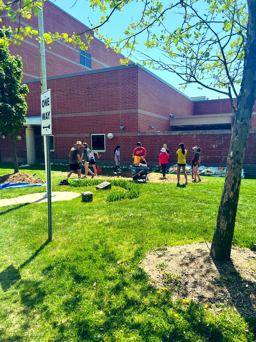 The Climate Club were also hard @ work on their day off (4/21) beginning the rain garden project. So glad they finished the environmental project on #EarthDay2023 & handed out trees too! Making RM greener with every new project. @SERT_G_Rod @MCPSSERT 🪨🌳🌼☀️☔️♻️🌱🌾🌏