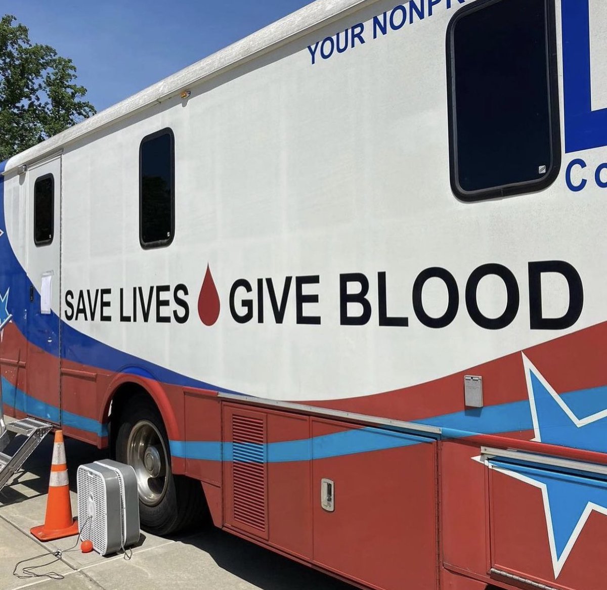 ClureHigh's tweet photo. Our school’s HOSA hosted an extremely successful blood drive this week! Thank you to everyone who donated! #savinglives https://t.co/RfQD6Lmc4a