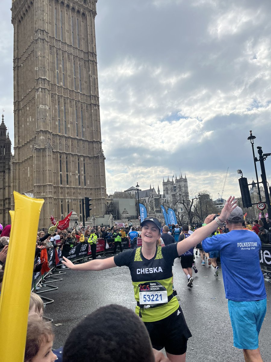 Almost there and still in amazing spirits. Fabulous job @headcherrytree 🍒🌳 
You can make a donation at bit.ly/3Wk102I #everylittlehelps #londonmarathon  #schoolfundraising
