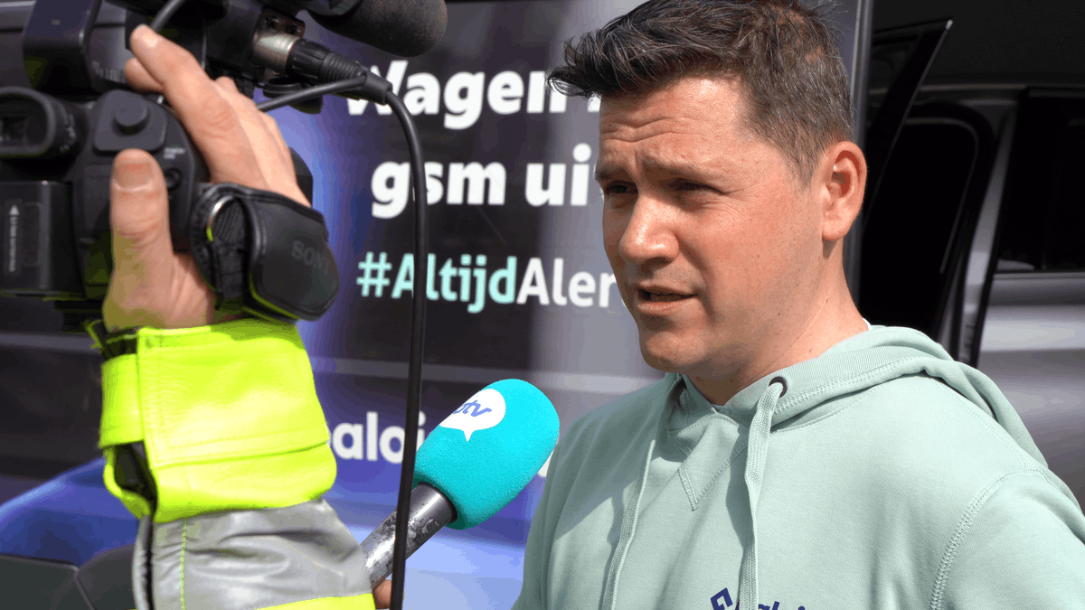 Altijd_Alert's tweet photo. Vandaag op de Baloise Antwerp 10 Miles: Nina Derwael en minister Annelies Verlinden in de rijsimulator.
“Eén seconde onoplettendheid achter het stuur kan levenslange gevolgen hebben. Sensibiliseren en controleren gaan hand in hand om verkeersslachtoffers te vermijden” @AnneliesVl https://t.co/ZjEaYvEi3c