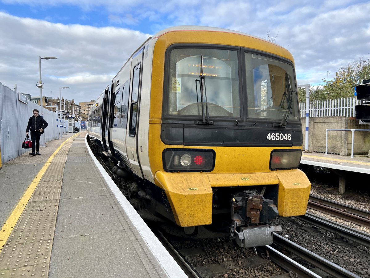 465048 at #WoolwichArsenal in Nov 2022, the person walking towards me was the one and only James Glossop on our few days in the Capital, #class465