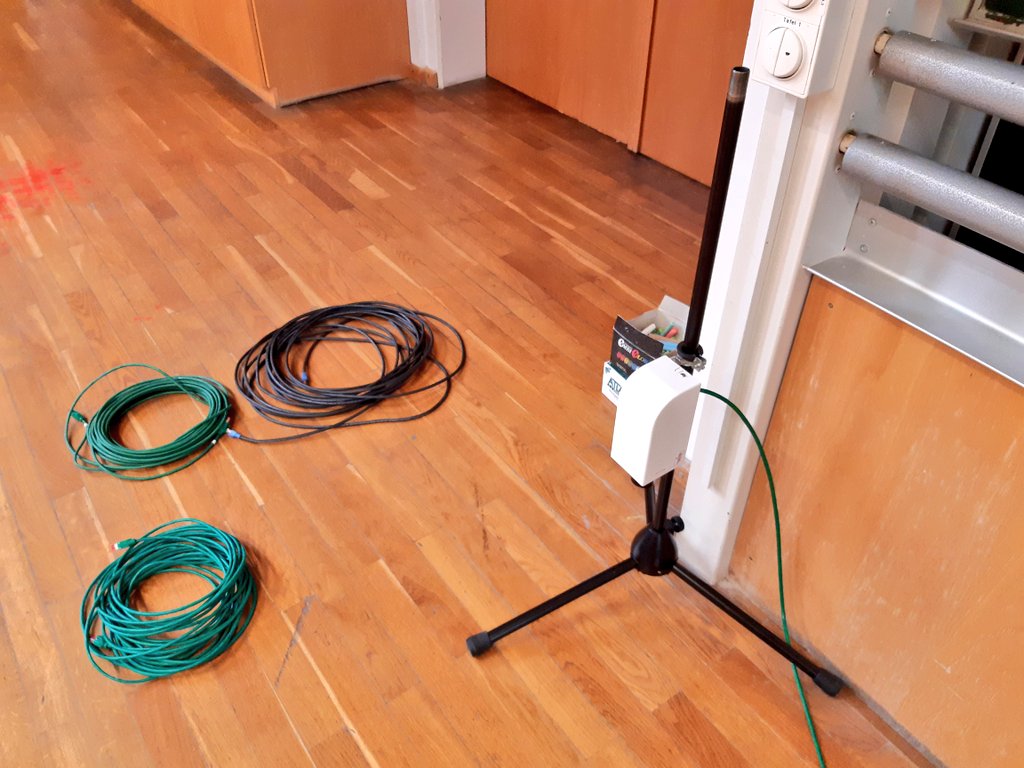 MMagdowski's tweet photo. Ich durfte zusammen mit den Kollegen der Medientechnik am letzten Mittwoch schon mal eines des neuen Kamera-Tracking-Systeme für #HybridLehre-Veranstaltungen im Hörsaal 5 der @OVGUpresse testen.
Der #TrackingMaster der @VSTGmbH bestimmt die Position der Lehrperson(en) durch ... https://t.co/6PNe3YIu4o