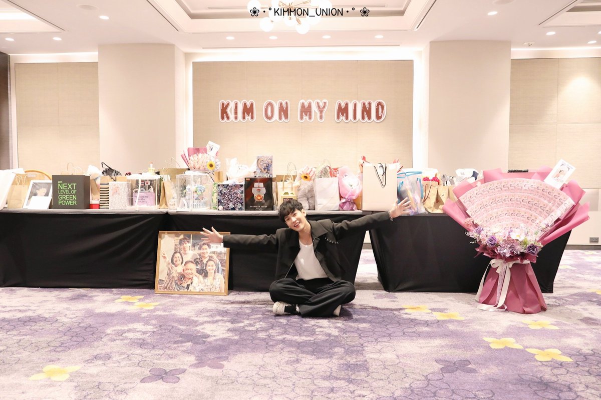 kimmon_union's tweet image. วันนี้ขอบคุณทุกคนมากๆเลยน๊าาาา หวังว่าปีนี้ทุกคนจะได้รับกำลังใจและความรักจากพี่เค้าน๊าาา เราจะโอบกอดและมอบความรักด้วยกันแบบนี้ตลอดไปเลยนะงับ 💜 ผิดพลาดอะไรขอโทษด้วยน๊าาา แล้วเจอกันใหม่ปีหน้านะ โมกิโมกิ 🥰
#KIMONMYMIND
#ขุณขิมมอญ
@KiimMon