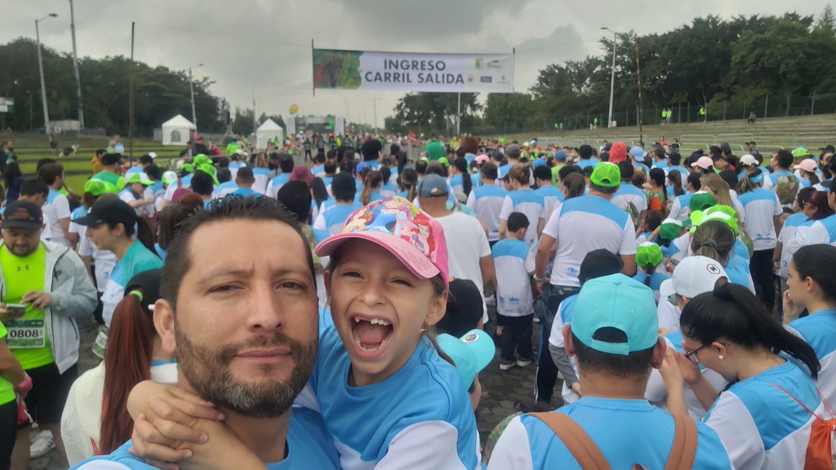 Primera vez corriendo con mi hija la #CarreraVerde @fundacionnatura