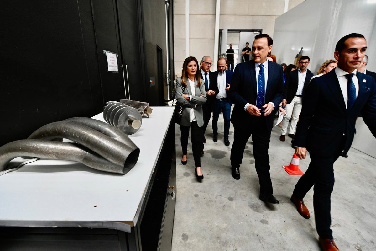 GoVillamandos's tweet photo. Me “enamoré” de @sicnova3d cuando la conocí en @OnIndustry 
1 semana después comprobé que el flechazo estaba motivado. INNOVACIÓN, EXPERIENCIA, JUVENTUD, EXPORTACIÓN son la base y los avales de esta compañía de Linares que visité junto a @auxidelolmo futura alcaldesa de Linares https://t.co/apbJ9YTsk5