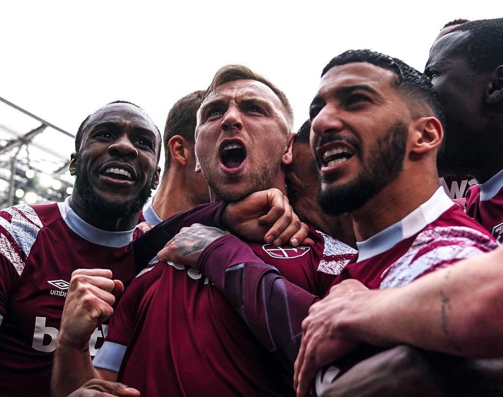 WestHam_Central's tweet photo. West Ham 2-2 Arsenal – draw vs 1st

West Ham 4-1 Gent – in a European semi two seasons in a row 

Bournemouth 0-4 West Ham – dominance in a six pointer

WHAT A WEEK https://t.co/qumBtmMEmr