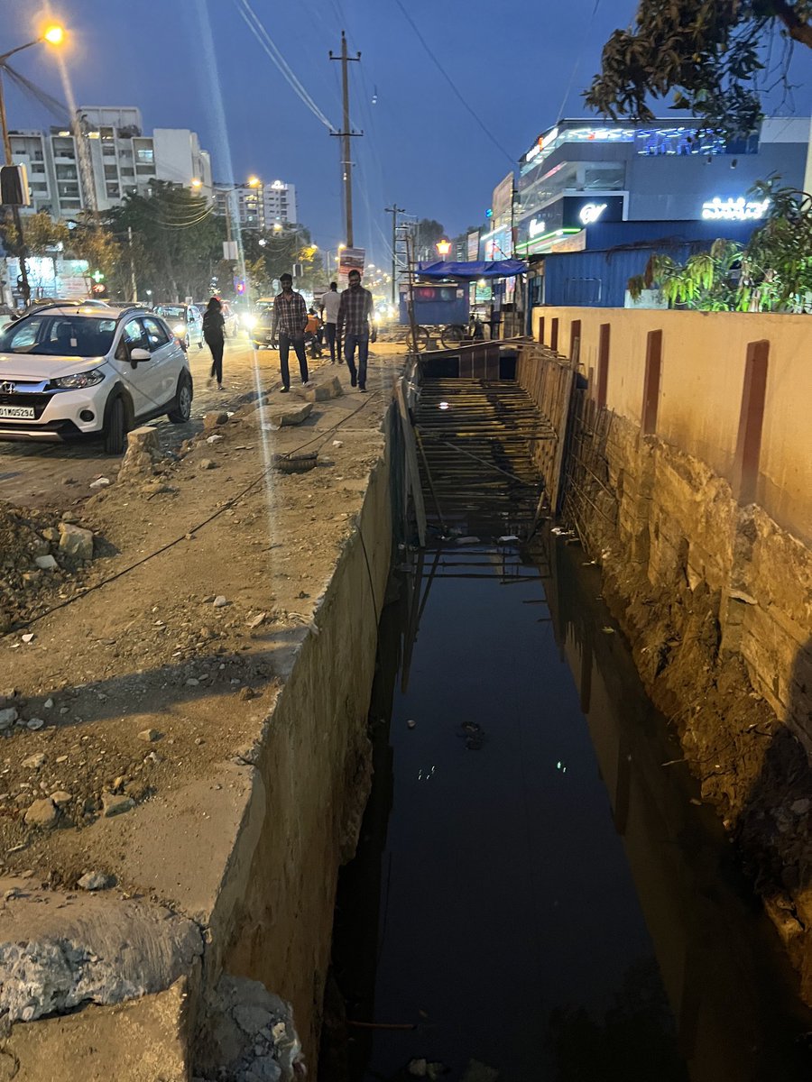 Ganapathi1971's tweet photo. Parallel drain towards flood mitigation is at good pace expected to complete in few weeks special mention to @NammaBESCOM for their support and namma @ArvindLBJP @PCMohanMP @KM_Somashekhar  and @BBMPCOMM @BbmpEast  we thank everyone in this challenge 🙏 https://t.co/oj0qKVcT6Z