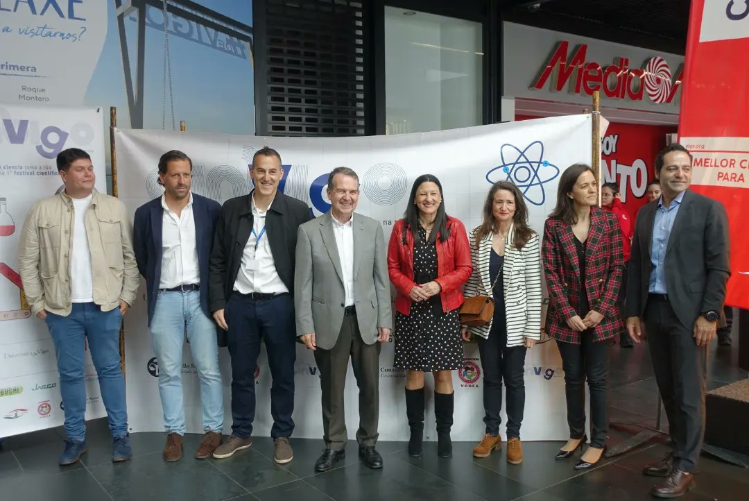 abelcaballero's tweet photo. Entregamos os premios do CinVigo. Parabéns aos premiados e a todos os participantes! Viva a ciencia e viva Vigo! https://t.co/8wPURlr75B