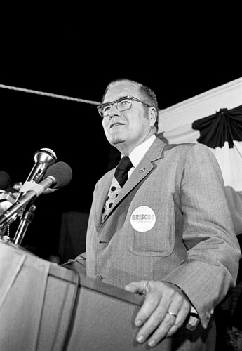 Happy 100th birthday to Gov. Dolph Briscoe! Born on April 23, 1923, his legacy of public service and integrity is a touchstone for our efforts. We are grateful for his generosity and devotion to the history of Texas and the U.S.  Read more about his life: ow.ly/zxXO50NPpEt