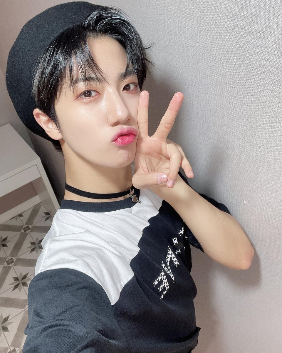TimeTo_HWJ's tweet photo. 220424 크래비티 공식 인스타그램 C-LOUD

🔗 https://t.co/O2RGjiw1EZ

#n년전_오늘의_원진
#원진 #함원진 #WONJIN
#크래비티 #CRAVITY https://t.co/g8oa8jaTcc