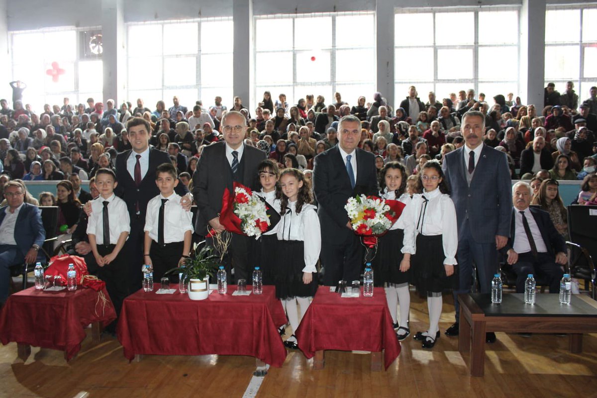 SehitTunca's tweet photo. 23 Nisan Ulusal Egemenlik Ve Çocuk Bayramı büyük bir coşkuyla kutlandı🇹🇷🇹🇷Çubuk Ortaokulu ev sahipliğinde gerçekleşen İlçe programında okulumuz çeşitli etkinliklerle gösterisini sunmuştur.🇹🇷🇹🇷 https://t.co/dAQAKNvgEz