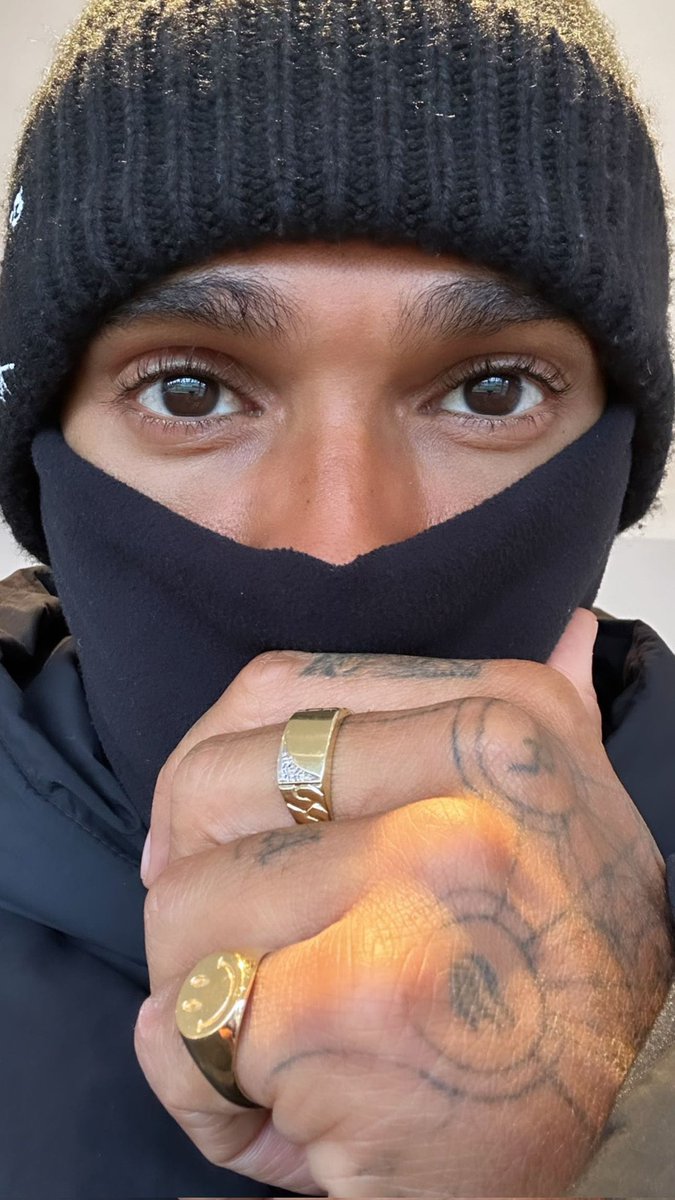 RT @chloeteamlh: im jealous of lewis hamilton eyelashes https://t.co/F4mvp0QphG