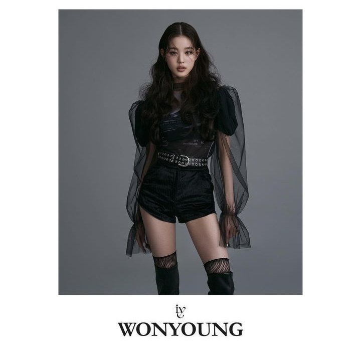 —              MEMBER OF IVE              —

.
.
.
.⠀
⠀ ⠀⠀⠀⠀⠀⠀
⠀⠀⠀↬WONYOUNG (@FAIRY0LIA)                           
              Singer
              Visual