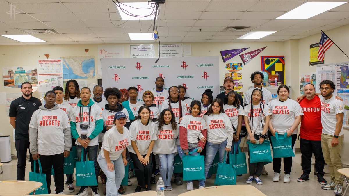 The Houston Rockets and @CreditKarma teamed up with the City of Houston for their TeamUP initiative to leverage the power of sports to develop youth in underserved communities, equipping them with the skills, experience, & motivation to pursue a career path in sports 🚀